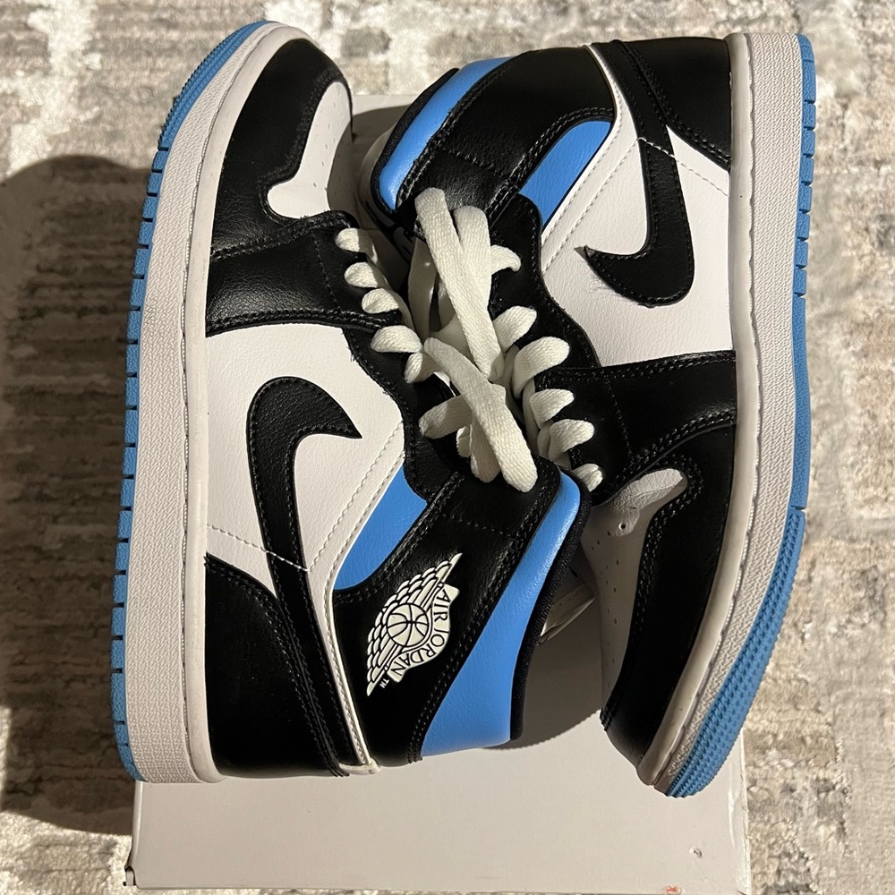 Air Jordan 1 Mid